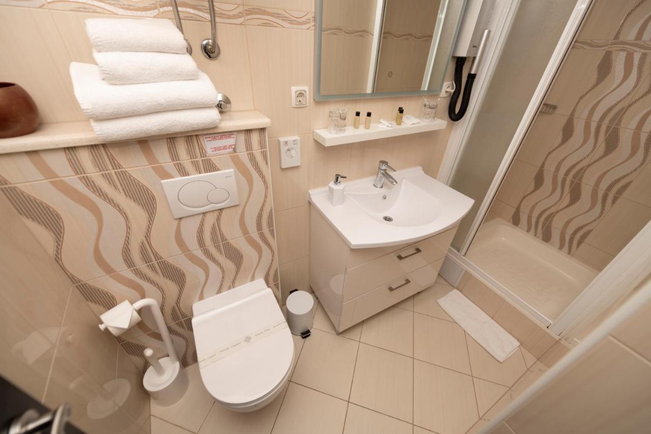 Deluxe Collection Hotel Kastel Split Bagian luar foto