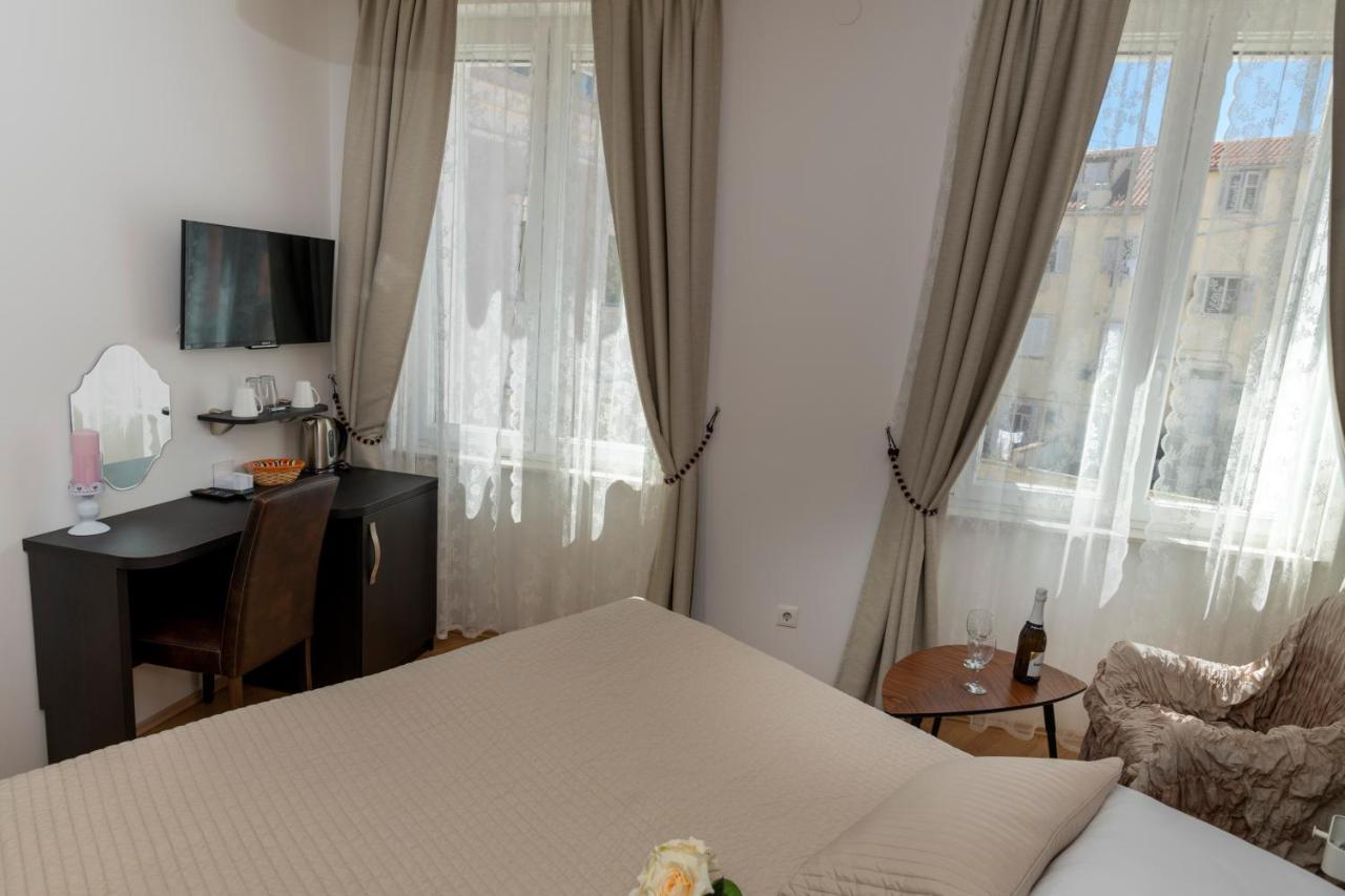 Deluxe Collection Hotel Kastel Split Bagian luar foto