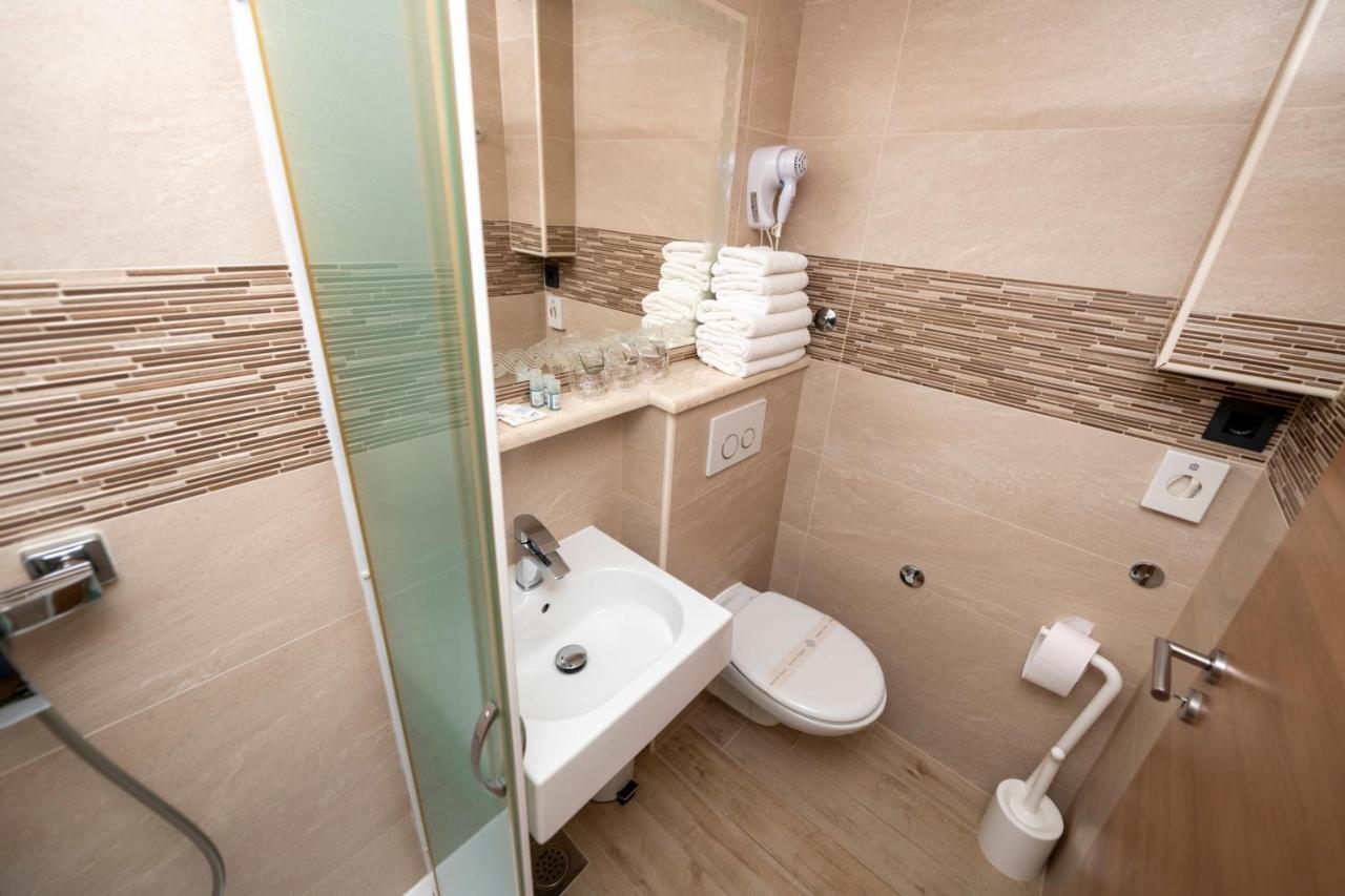 Deluxe Collection Hotel Kastel Split Bagian luar foto