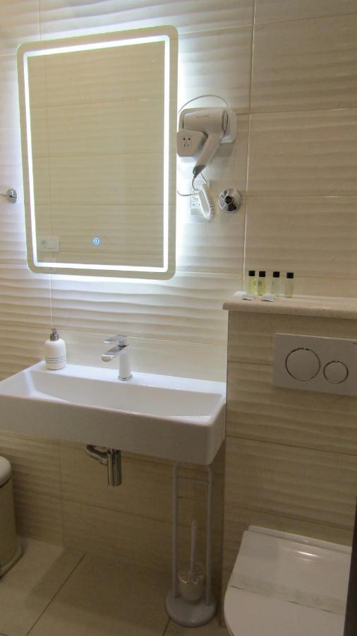Deluxe Collection Hotel Kastel Split Bagian luar foto
